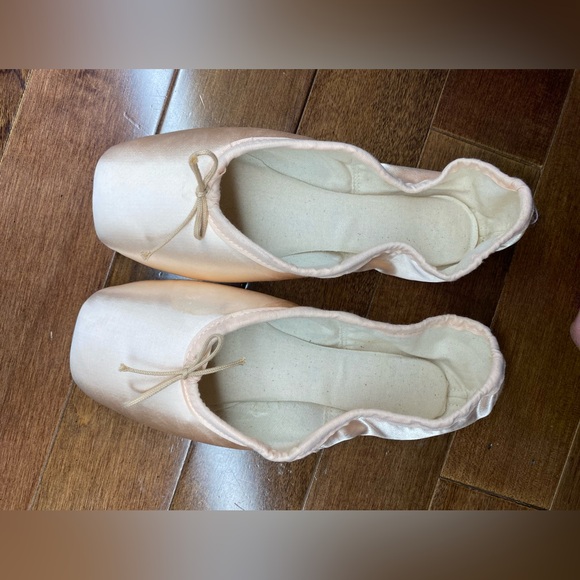 Suffolk 5.5 X Spotlight Ballet Shoes England in Peach - Picture 7 of 10